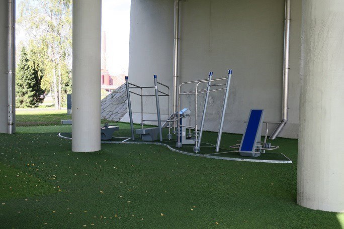 Squat - Image 4
