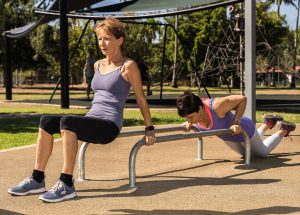 Outdoor fitness equipment for seniors - Équipements de fitness en plein air pour les seniors 