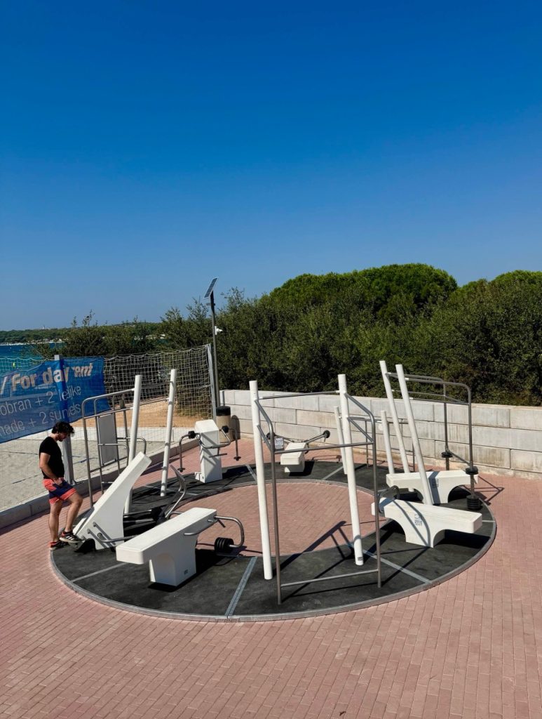 outdoor fitness equipment